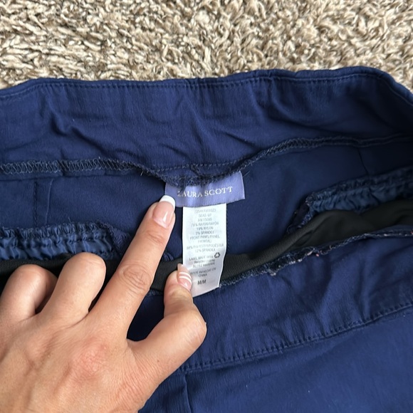 Laura Scott navy shorts - M - Picture 2 of 7